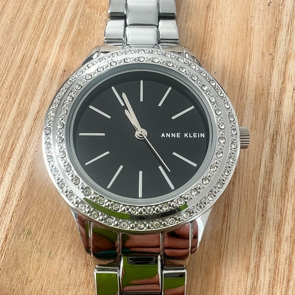 Anne Klein ladies black dial silver tone dress watch NEW BATTERY